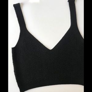 Zara diamond black v neck cropped knit top